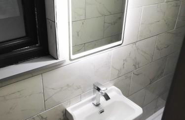 Arc Pod-HotTub- Dog Friendly - Longleat - Bath - Photo 15