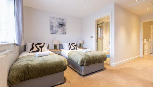 Shenley House- Premium Stay, Private Parking for multiple cars, Sleeps 6, 2 Bedroom, 2 Ensuites, Central MK - Foto 2