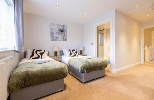 Shenley House- Premium Stay, Private Parking for multiple cars, Sleeps 6, 2 Bedroom, 2 Ensuites, Central MK - Foto 2