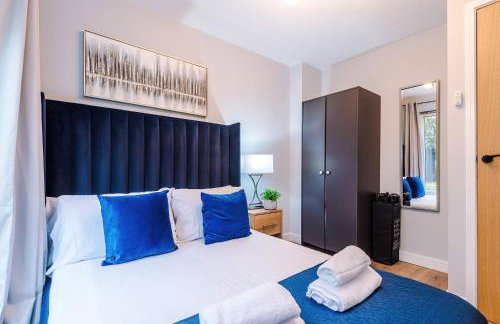 Long Stays Offers , New 2 Bed APT , Sleeps 3 , Wigan , Perfect for Relocations , Contractors , Families - Photo 52