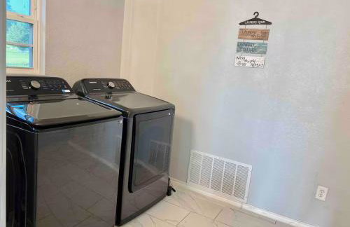 Cedar creek lake front home with Gorgeous Sunset - Foto 24