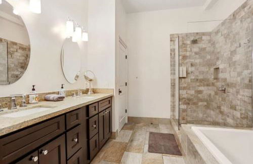 The Burgundy Penthouse Steps to the French Quarter - Foto 16