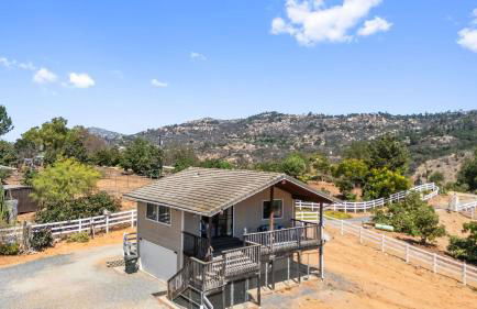 Scenic Deck w Sunset Views Near Temecula Wineries Estrada Ranch by AvantStay - Foto 39