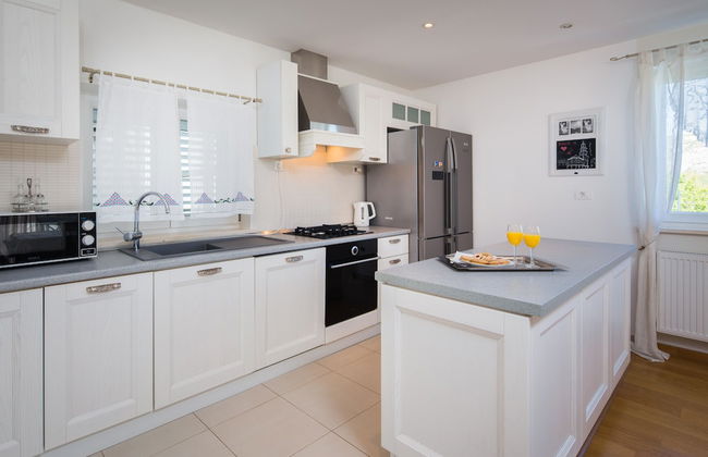 Stunning Villa Sofia With Heated Pool IN Split Hinterland - Foto 14