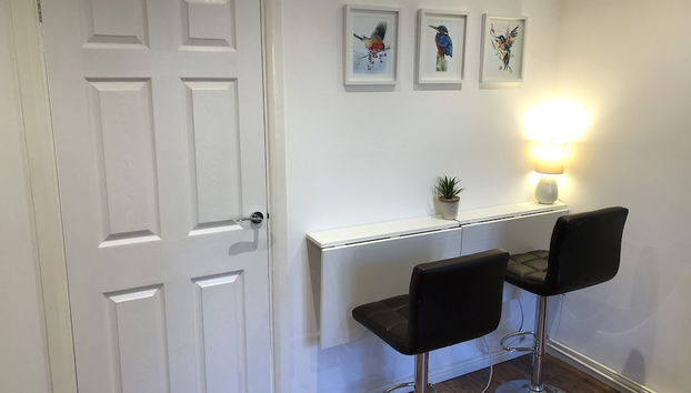 Fountain View 1BR Flat-Free Parking - Foto 4, Servicio de comidas en la habitación