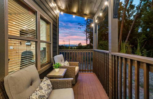 Family or couple retreat next to Downtown, Dollywood & Smoky Mountains! - Foto 15