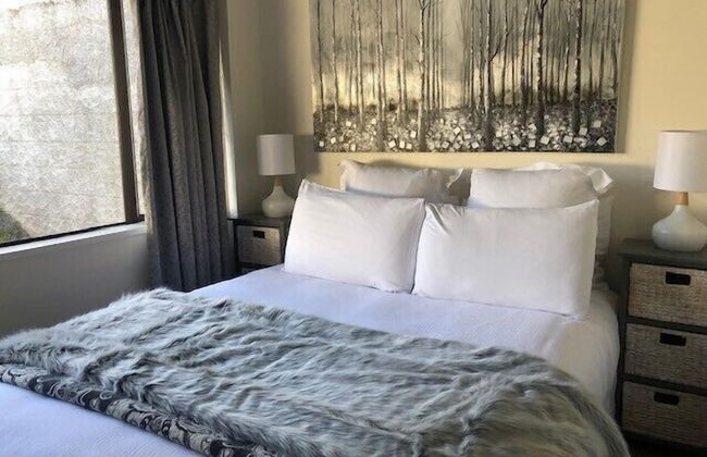 Amazing Lake View Spacious Townhouse with Parking - Photo 8