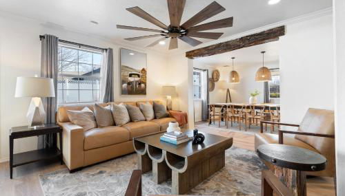 Spacious Lakefront View With Hot Tub and Pool NH - Foto 4