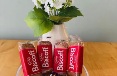 Modern 4BR House with Parking, 8 Mins to Gatwick Airport - Foto 31