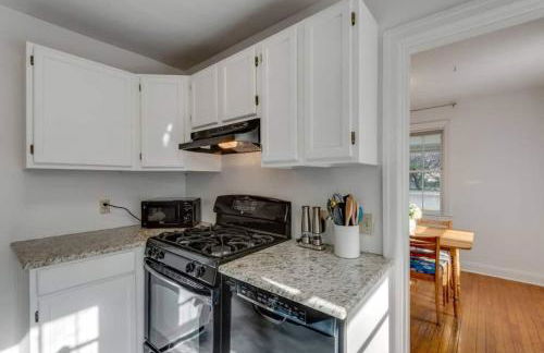 Nashville's Primrose Cottage in Hip Belmont Area - Foto 9