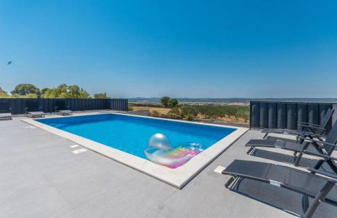 Cozy Home In Tinj With Wifi - Foto 10