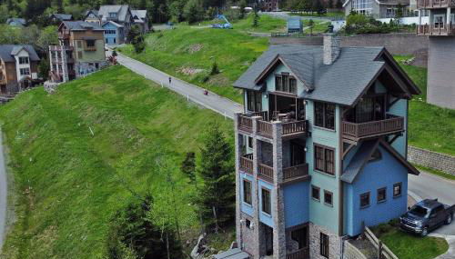 Slope side 8 BR at Sanctuary Majestic Mountain Top Estate 4800 square feet of quality sleeps 16 - Foto 3