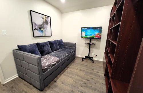 Perfectly located Pico Robertson ground floor 3 bedroom apartment Walk to restaurants WIFI TV Game Console Parking 5 minutes to Rodeo Drive - Foto 3