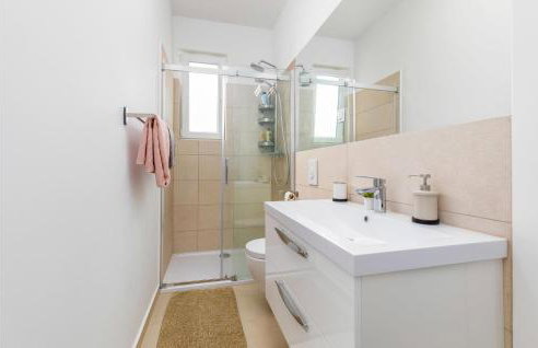 3 Bedroom Beautiful Home In Segotici - Foto 31