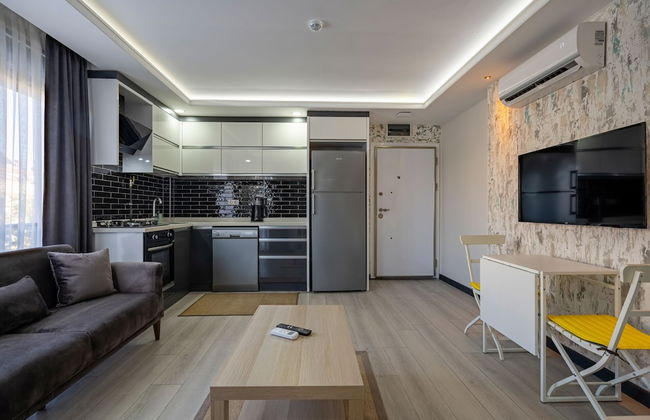 Eluxio Suite Hotel - Photo 8