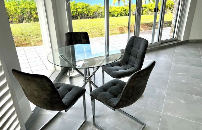 Shoreline Serenity: Secluded Coastal Villa - Foto 18