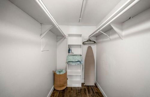 Towne Plaza Apartments #114 in the Galleria Area - Foto 19