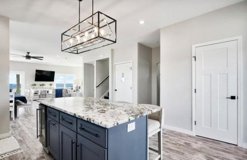 Walkable Topsail Retreat with Hot Tub and Views - Foto 16