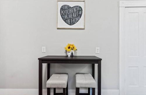 West High 3BR Private Backyard Petersburg Gem - Foto 10