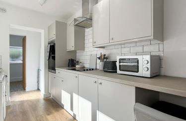 Amaya One -3 bedroom townhouse - with garden - close to town centre - sleeps 7 - Free Gym Access - Foto 2