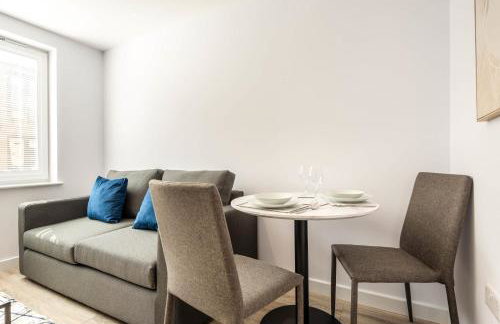 Modern Central Apartment in the Heart of York - Photo 10