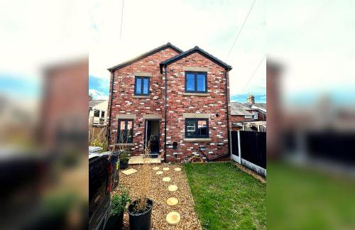 2 Bedroom House - Private Parking - Central - Photo 8