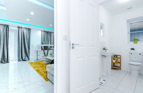 LUXURY 3 BEDROOM HOUSE Close to Manchester Center - Foto 48