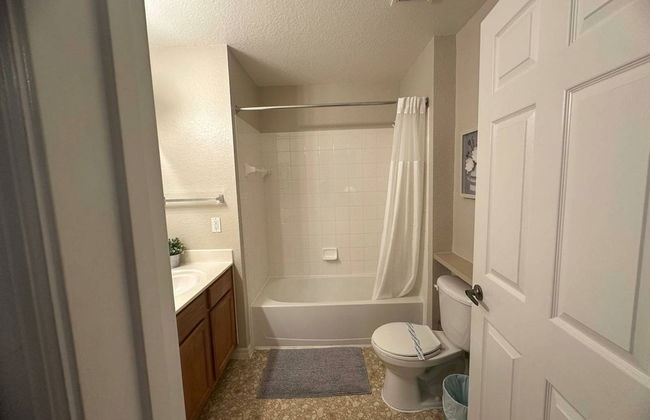 Charming Townhouse Near Disney - Photo 39