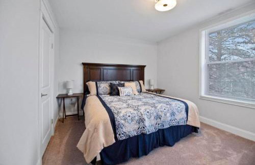 Main Street Oasis Pool and Hot Tub Sleeps 8 - Foto 14