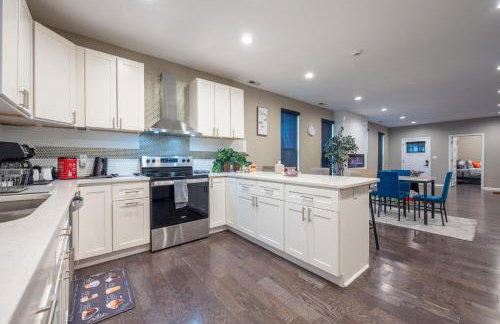 Near Downtown-2 En-Suites - Garage - Sleeps 9 - Foto 15