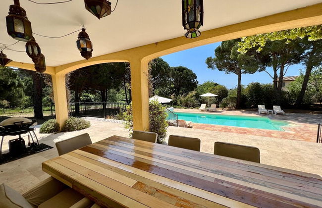 Luxury Villa With Private Pool - Photo 22