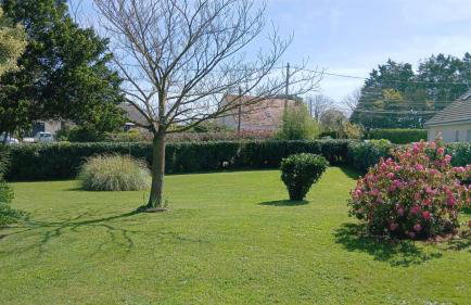 Saint Ho Mer Maison lumineuse vue mer 8 pers 4 chambres 2 sdb 2 WC étage rénové en 2025 belle terrasse grand jardin clos parking 8 mn à pied petite plage grand jardin près de Port en Bessin, Bayeux et plage Omaha beach - Foto 34