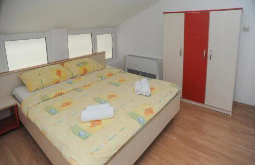 Apartments with swimming pool Caska, Pag - 3085 - Photo 16