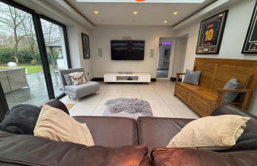 Mereside House Private Pool Retreat - Photo 16