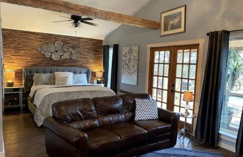 Charming Pet-Friendly Vacation Rental with a Private Pool in Hays County, Texas - Foto 8