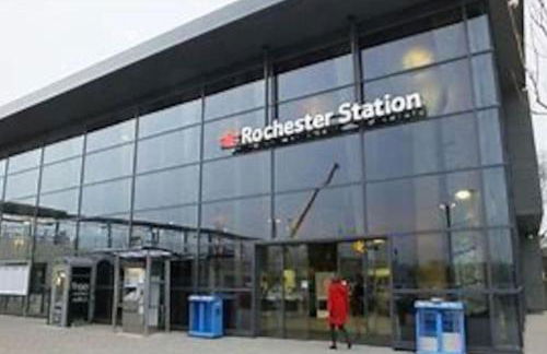 Dove's Place in historic Rochester with Parking - Photo 20