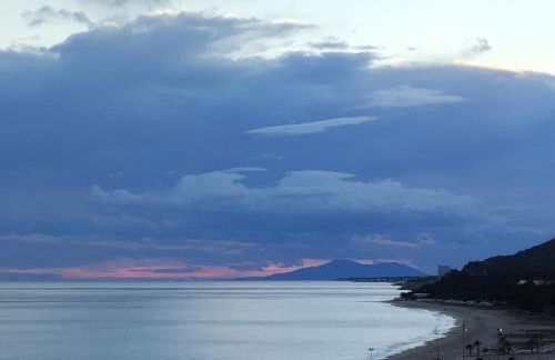 Apartamento con terraza, vistas playa y montaña - Foto 44