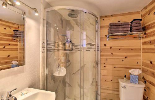 Deck and Grill Pet-Friendly Lakeside Cabin - Foto 26