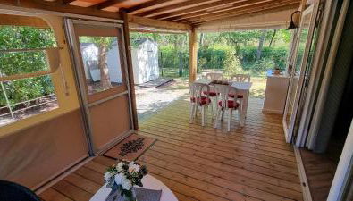 Mobile home avec terrasse et piscine. - Foto 2