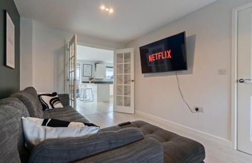 Exquisite 7 Bedroom 5 Bathroom House - Over 1900 sqft - Close to City Centre with Free Parking, Fast W-Fi and SmartTVs by Yoko Property - Foto 38