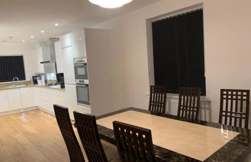 Spacious Entire 4 Bed House With 2 Free Parking Bays Early Check-in Late Check- Out Allowed - Foto 38