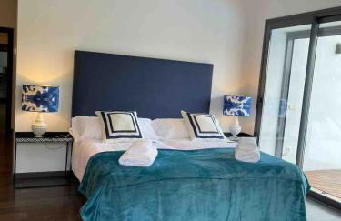 Idyllic 6 bed villa stunning sea view salt pool - Foto 31