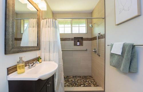 Charming and Cozy 1 Bedroom 1 Bathroom Guest Suite in Silverlake - Foto 39