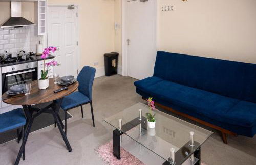 Rugby 1-BR Apt, Parking, City Centre, Sleeps 3 - Foto 27