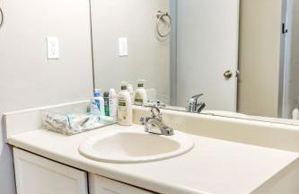 Rest Easy Retreat - 2BR Near SHSU - Pool - WiFi - Free Parking - Foto 29