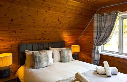 Cear 2- Private Hot Tub- Perth-Pet Friendly Lodge - Photo 6