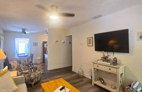 An Island Getaway at Palm Tree Villas - Photo 34