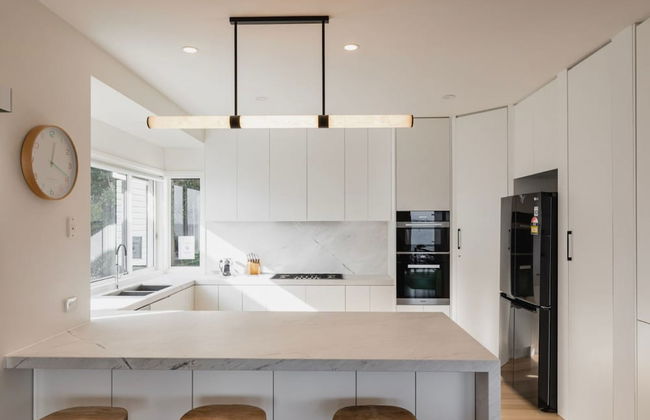 Clifftop Luxury With Spectacular Ocean Views - Photo 12