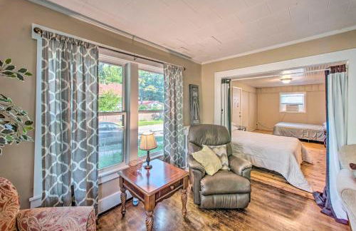 Townhome with Yard, 2 Mi to Downtown and Golfing - Foto 5