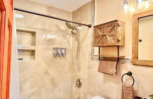 Chic Chalet River Views & Access - Foto 64